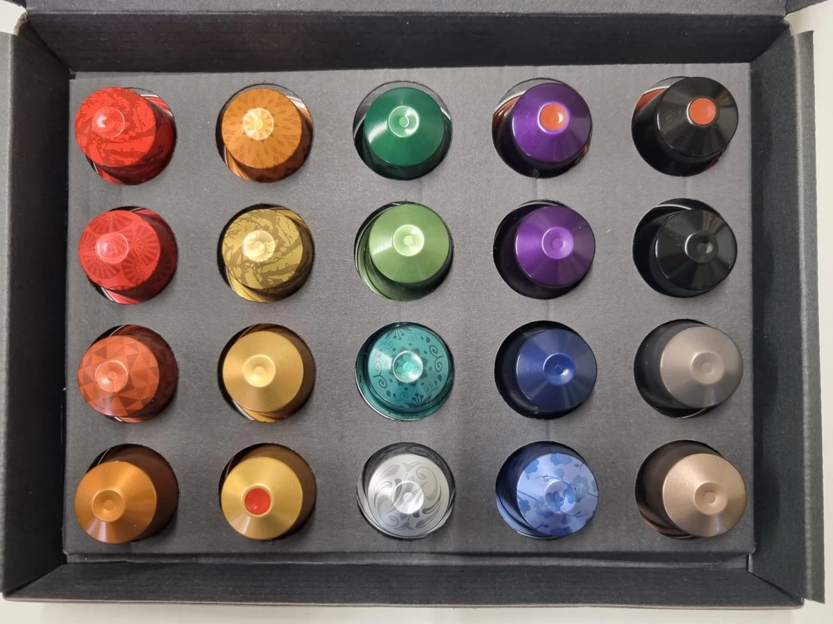 Koffie Proeverij Pakket Met 20 Stuks Verschillende Smaken En Mystery Card 'Enjoy The Sweet Moment' Met Persoonlijke (video) Boodschap | Verjaardag | Sinterklaas | Kerstpakket | Vaderdag | Moederdag | Jubileum | Valentijnsdag 5 Koffie Proeverij Pakket Met 20 Stuks Verschillende Smaken En Mystery Card 'Enjoy The Sweet Moment' Met Persoonlijke (video) Boodschap | Verjaardag | Sinterklaas | Kerstpakket | Vaderdag | Moederdag | Jubileum | Valentijnsdag - Afbeelding 3